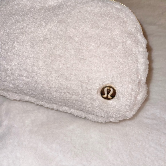 Lululemon Everywhere Fleece Belt Bag with Gold Hardware - Picture 6 of 9